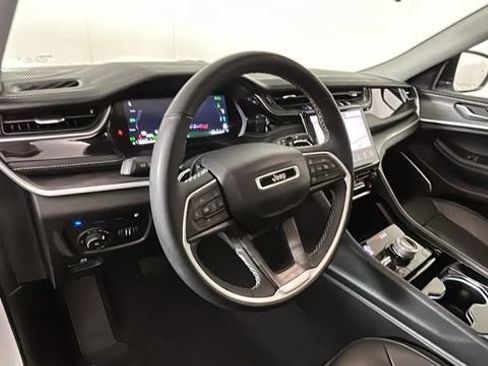 Used 2023 Jeep Grand Cherokee 4WD 4xe image 13