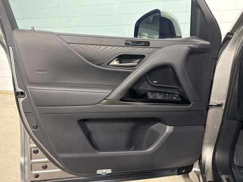 Used 2022 Lexus LX 600 4WD w/ Accessory Package (Z1) image 23