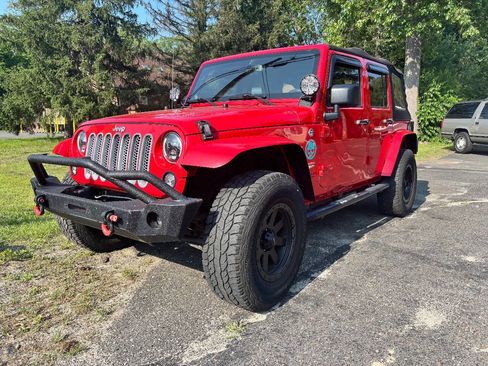 Used 2014 Jeep Wrangler Unlimited Sahara w/ Connectivity Group image 5