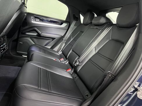 Certified 2024 Porsche Cayenne Coupe AWD/4WD image 25