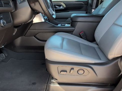 Used 2024 Chevrolet Suburban LT image 12