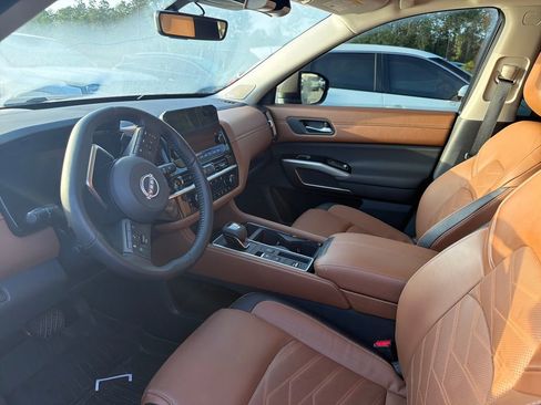 Used 2025 Nissan Pathfinder Platinum w/ Cargo Package FWD image 9