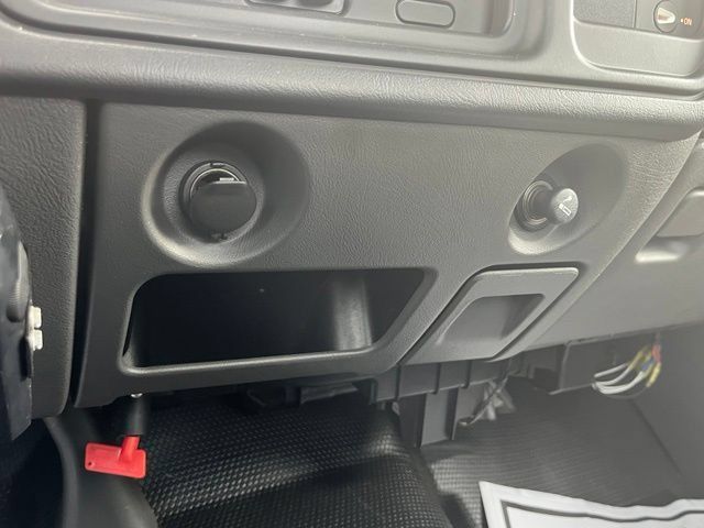 Used 2004 Chevrolet Silverado 2500 W/T RWD image 19