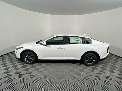 New 2025 Kia K4 LXS FWD image 7