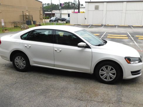 Used 2014 Volkswagen Passat 2.5 S image 2