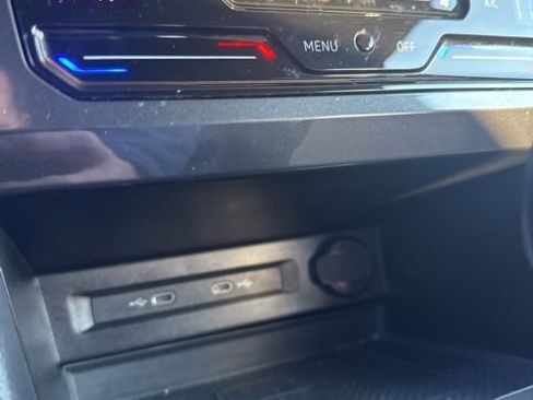 Used 2022 Volkswagen Tiguan SE image 30