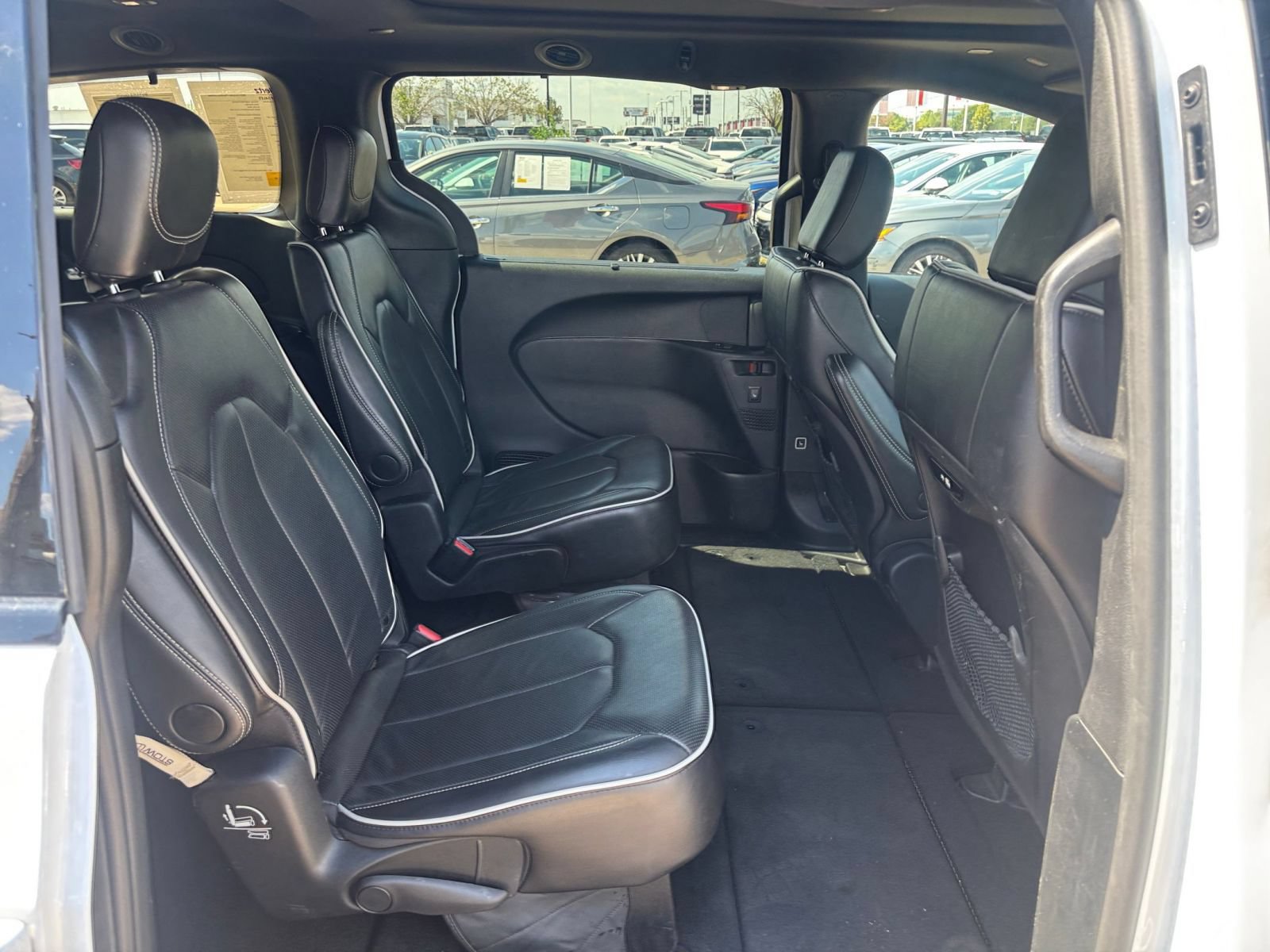 Used 2025 Chrysler Pacifica Limited FWD image 28