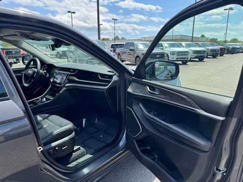 Used 2023 Jeep Grand Cherokee 4WD 4xe image 16