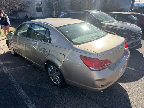 Used 2007 Toyota Avalon XLS image 2