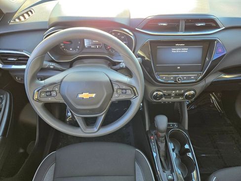 Used 2023 Chevrolet TrailBlazer LT w/ Convenience Package image 11