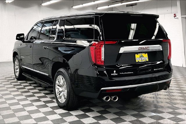Used 2024 GMC Yukon XL Denali AWD/4WD image 2