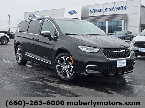 New 2026 Chrysler Pacifica Pinnacle image 1