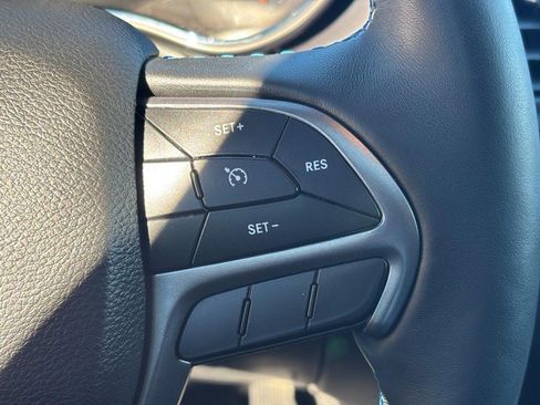 Used 2019 Jeep Grand Cherokee Laredo image 18