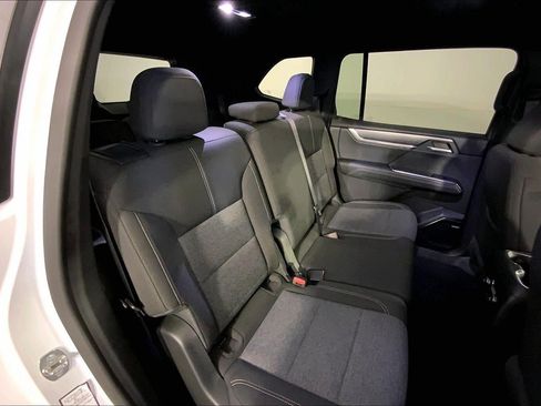 Used 2025 GMC Acadia Elevation FWD image 23