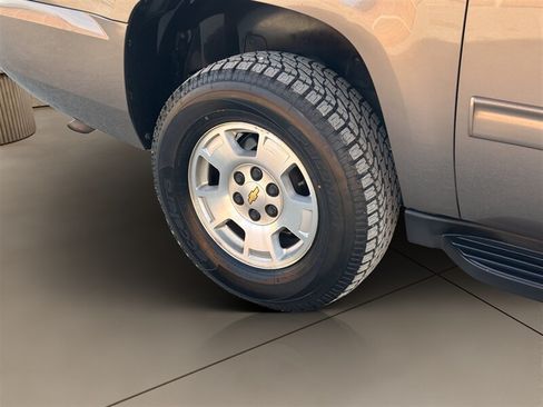 Used 2012 Chevrolet Suburban LT AWD/4WD image 21