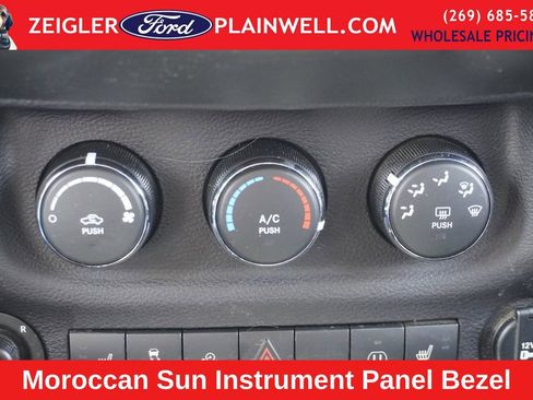 Used 2016 Jeep Wrangler Unlimited Sahara image 18