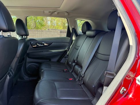 Used 2020 Nissan Rogue SL w/ Premium Package FWD image 8