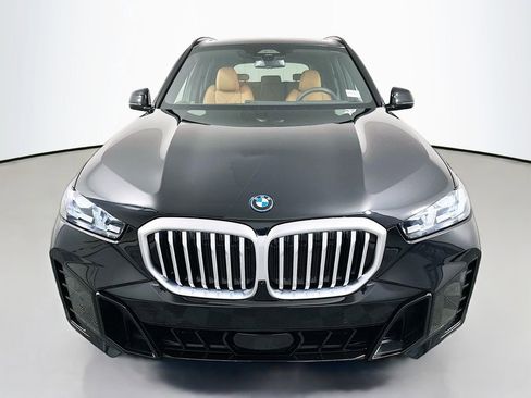 New 2026 BMW X5 xDrive50e image 2