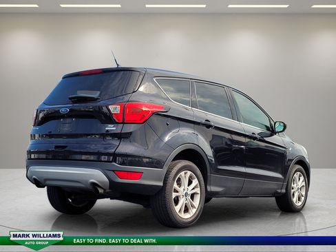 Used 2019 Ford Escape SE FWD image 4