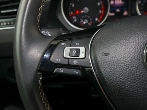 Used 2021 Volkswagen Tiguan SE w/ Panoramic Sunroof Package image 22