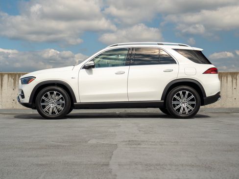 Certified 2025 Mercedes-Benz GLE 450e 4MATIC w/ Driver Assistance Package image 3