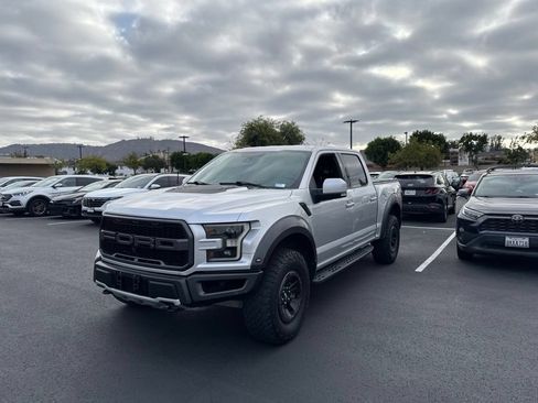 Used 2018 Ford F150 Raptor w/ Equipment Group 802A Luxury AWD/4WD image 9