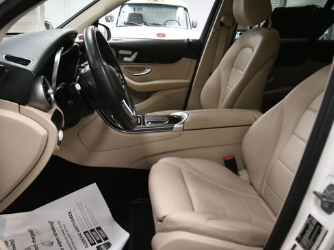 Used 2020 Mercedes-Benz GLC 300 4MATIC image 10