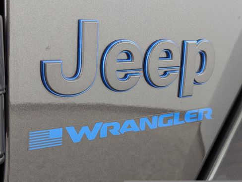 Used 2025 Jeep Wrangler Sahara AWD/4WD image 25