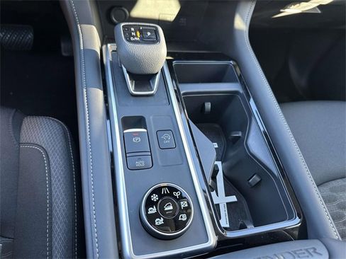 New 2025 Nissan Pathfinder SV w/ SV Premium Package image 23