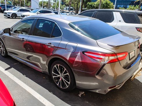 Used 2018 Toyota Camry SE FWD image 8