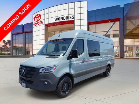 Used 2023 Mercedes-Benz Sprinter 2500 image 2
