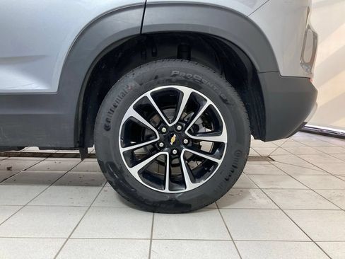 Used 2025 Chevrolet TrailBlazer LT AWD/4WD image 25