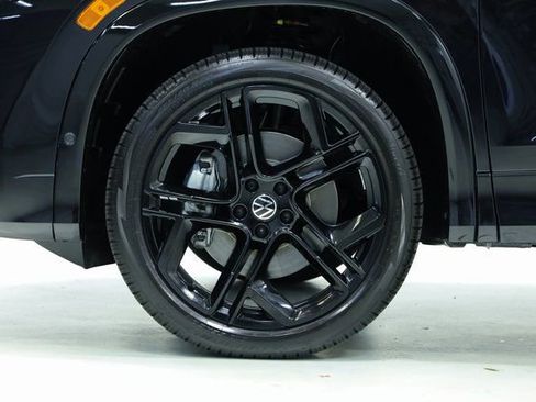 New 2026 Volkswagen Tiguan SE R-Line AWD/4WD image 9