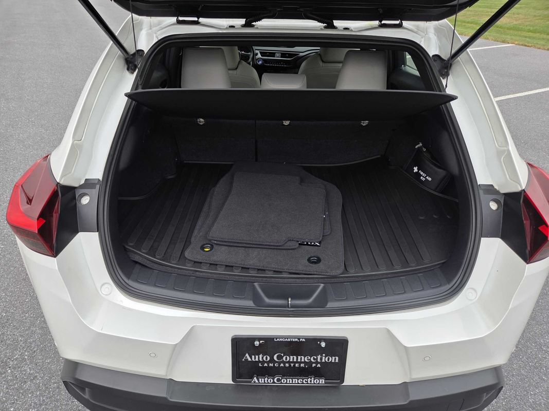 Used 2019 Lexus UX 250h w/ Premium Package AWD/4WD image 12