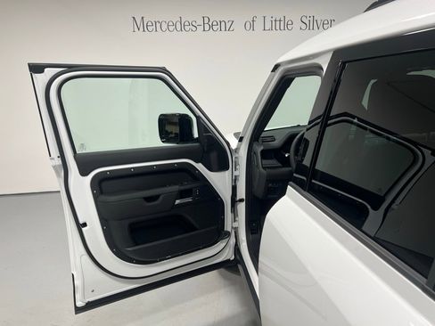 Used 2025 Land Rover Defender 110 S image 17