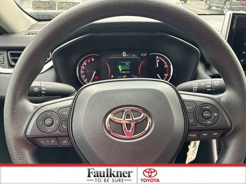 Used 2025 Toyota RAV4 LE AWD/4WD image 24
