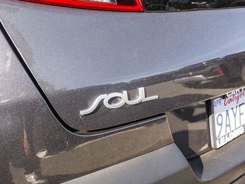 Certified 2022 Kia Soul LX w/ Technology Package image 12