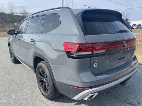 New 2026 Volkswagen Atlas Peak Edition image 2