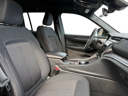 Certified 2025 Jeep Grand Cherokee Laredo X w/ Luxury Tech Group I image 15