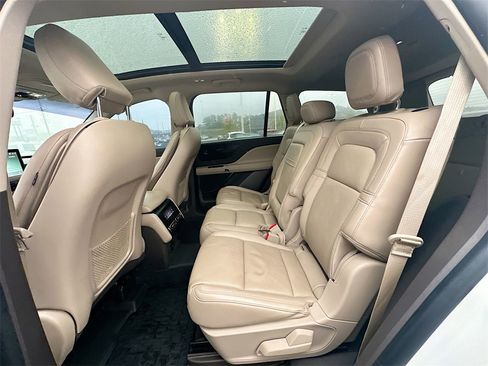Used 2022 Lincoln Aviator Reserve w/ Equipment Group 201A image 17