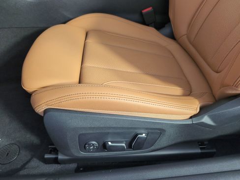 Used 2025 BMW 430i Coupe w/ Convenience Package image 11