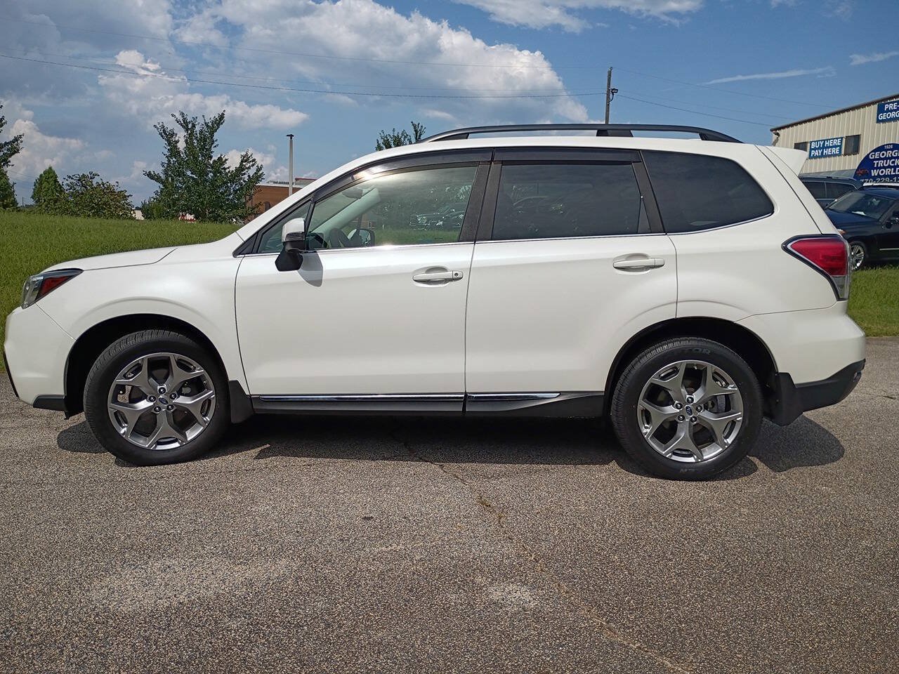 Used 2018 Subaru Forester 2.5i Touring AWD/4WD image 8