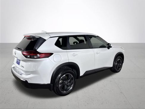 Used 2024 Nissan Rogue SV AWD/4WD image 6