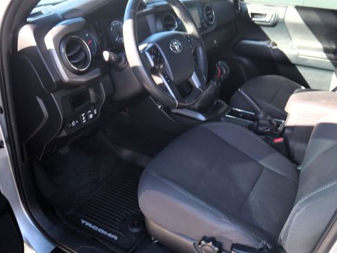 Used 2017 Toyota Tacoma TRD Off-Road w/ Tow Package image 14