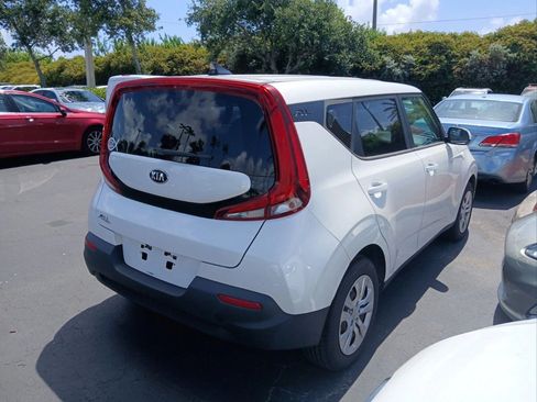 Used 2021 Kia Soul LX FWD image 4