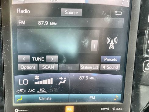 Used 2017 Toyota Prius Prime Premium FWD image 12