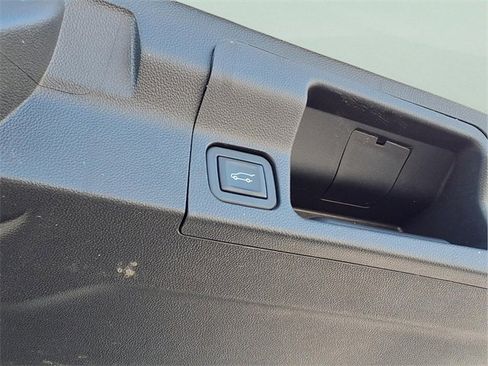 Used 2023 GMC Acadia SLE w/ Driver Convenience Package image 27