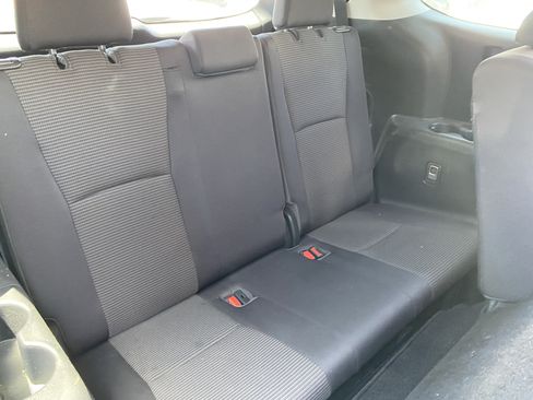 Used 2021 Toyota Highlander LE FWD image 17