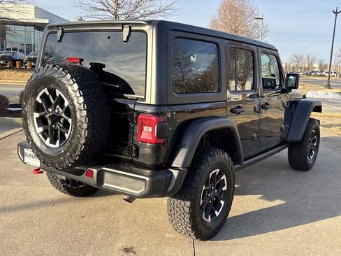 Used 2025 Jeep Wrangler Rubicon image 3
