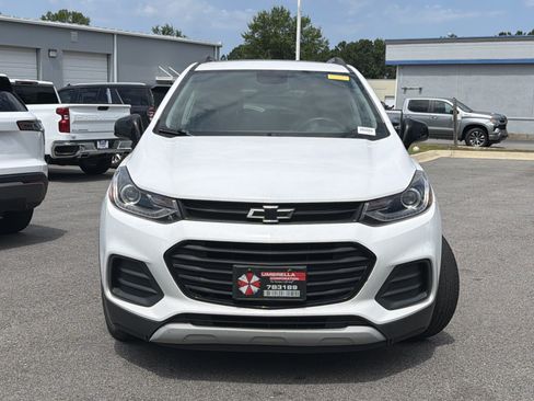 Used 2019 Chevrolet Trax LT w/ Sun & Sound Package FWD image 11